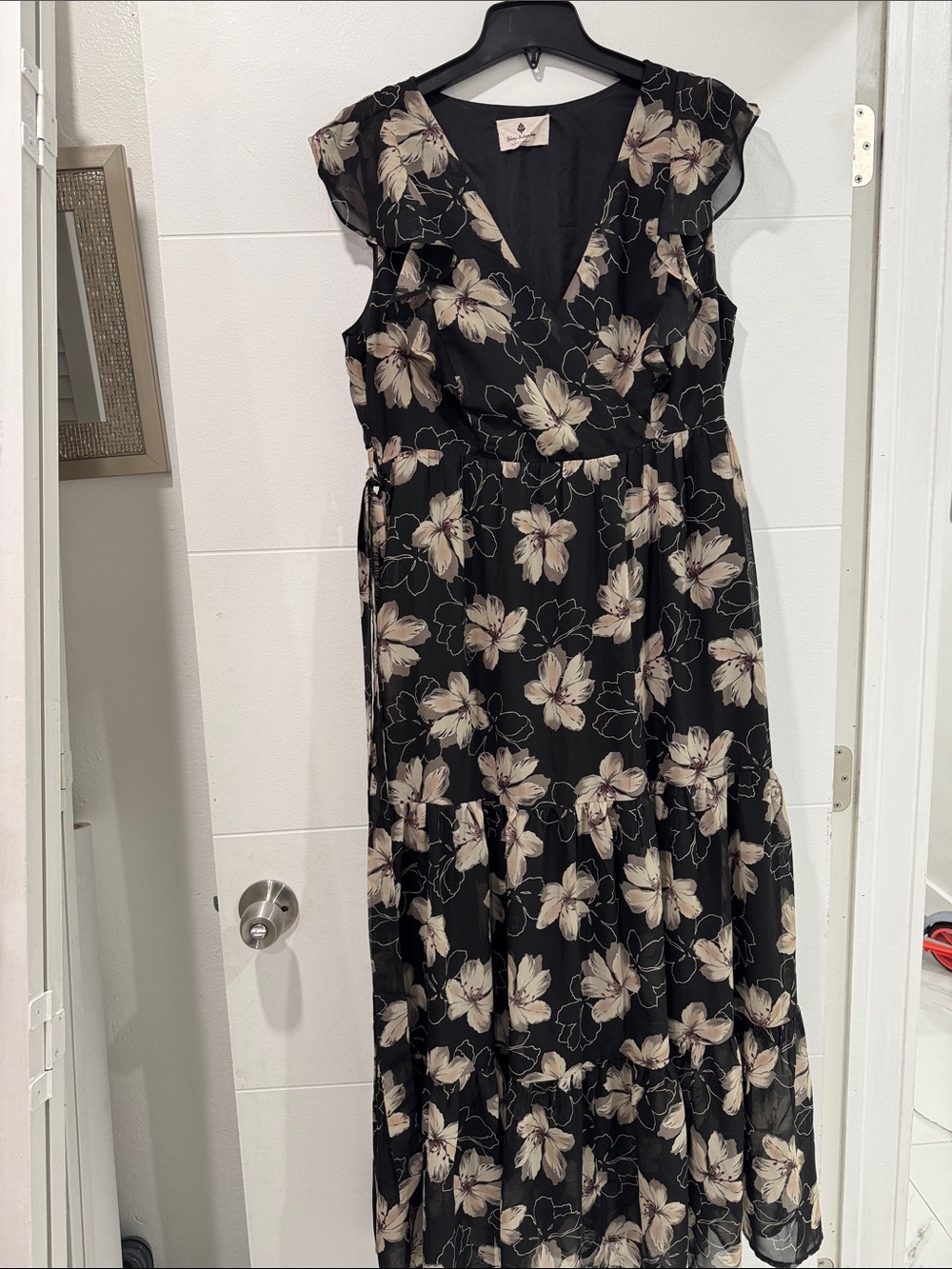 Betsey's Boutique Shop Maxi Dress Womens Large Black Floral  Ruffle Tiered‎